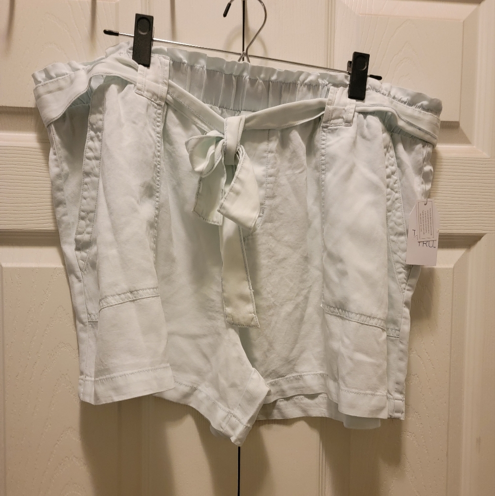 Time‎ & Tru High Rise Pull ON L shorts with removal tie